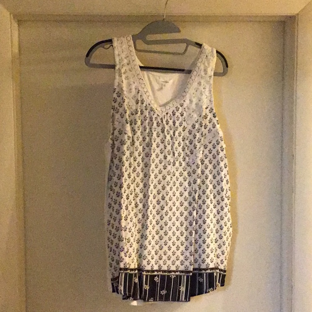 Beautiful sleeveless blue & white top